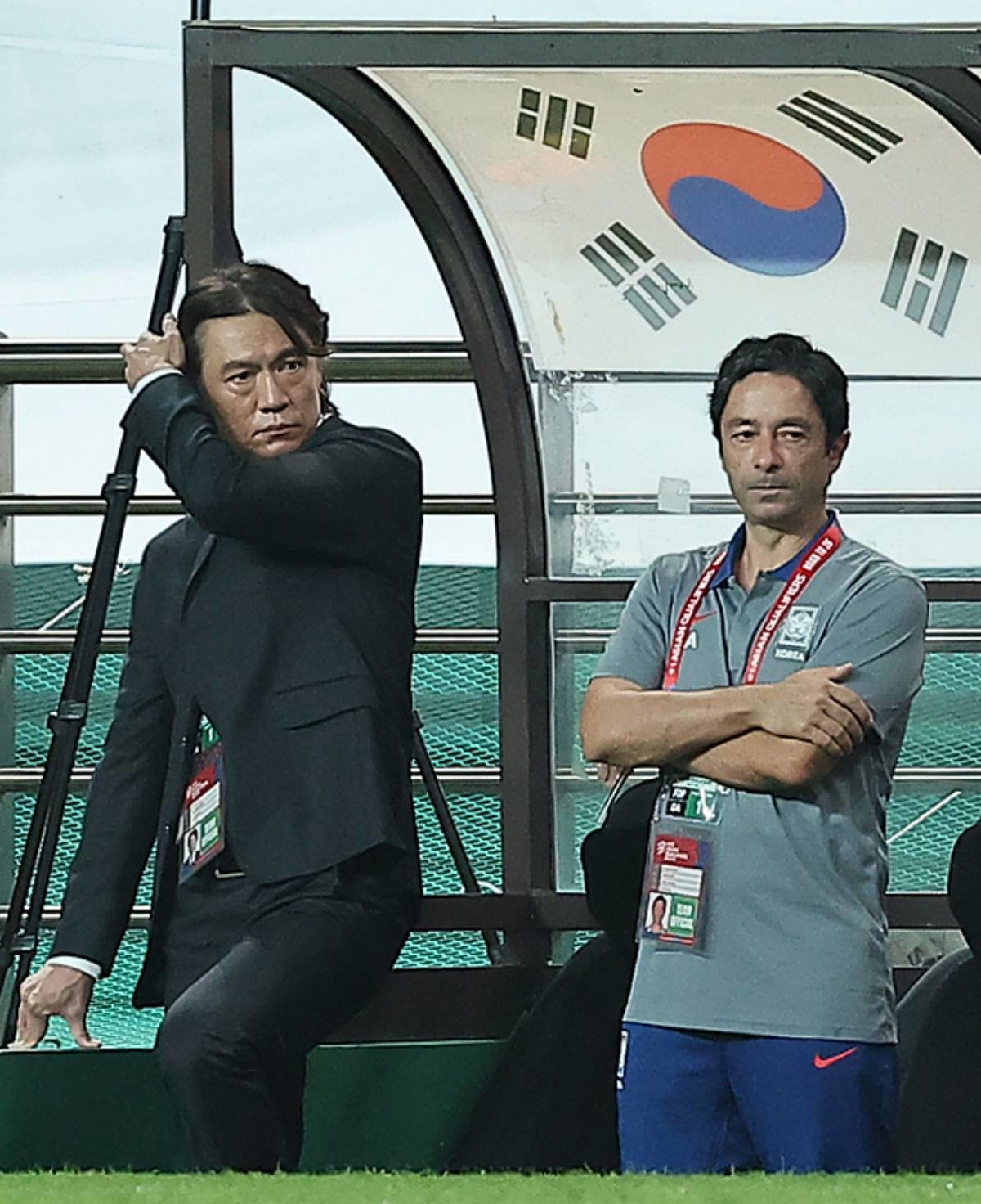 홍명보 전 감독과 주앙 아로소 코치. / 뉴스1