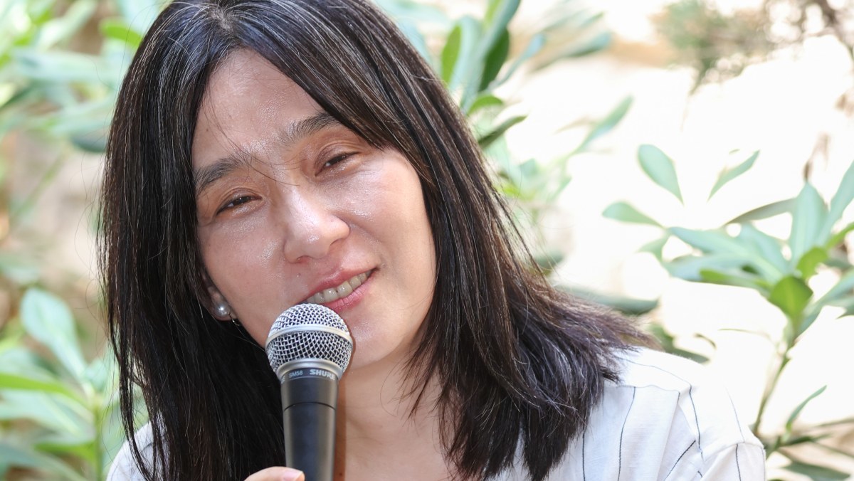 “제가 어떤 답을 갖고 있는 건 아니지만”…한강, 배재고 논란에 이렇게 말했다