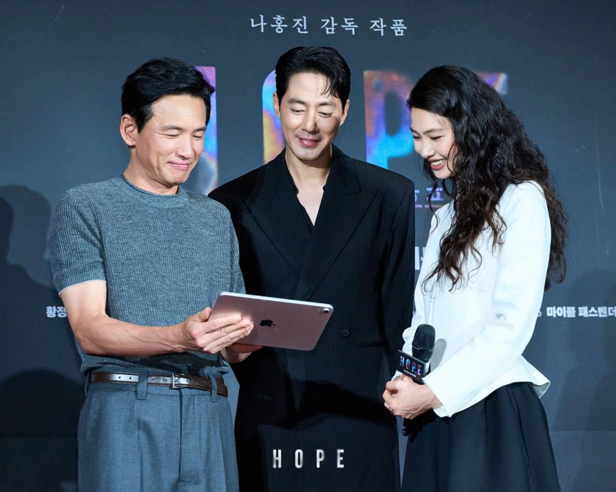 '호프' 황정민, 조인성, 정호연. / 플러스엠 엔터테인먼트 제공