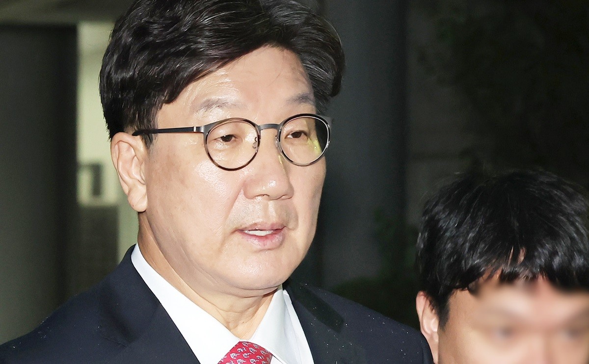 권성동 국민의힘 의원 자료 사진. 징역 2년이 확정된 권성동 국민의힘 의원이 입장을 밝혔다. 권 의원은 통일교 측으로부터 불법 정치자금 1억 원을 받은 혐의로 기소됐으며 대법원에서 실형을 확정받아 의원직을 상실했다. 권 의원은 이날 판결 선고 뒤 '사실 판단과 법리 적용에 대해 깊은 아쉬움을 감출 수 없지만 사법부 최종 판단을 겸허히 받아들이겠다'라며 '정치 보복은 저 하나로 마무리되길 바란다'라는 입장을 밝혔다. / 뉴스1