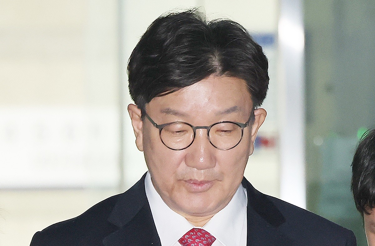권성동 국민의힘 의원 자료 사진. 징역 2년이 확정된 권성동 국민의힘 의원이 입장을 밝혔다. 권 의원은 통일교 측으로부터 불법 정치자금 1억 원을 받은 혐의로 기소됐으며 대법원에서 실형을 확정받아 의원직을 상실했다. 권 의원은 이날 판결 선고 뒤 '사실 판단과 법리 적용에 대해 깊은 아쉬움을 감출 수 없지만 사법부 최종 판단을 겸허히 받아들이겠다'라며 '정치 보복은 저 하나로 마무리되길 바란다'라는 입장을 밝혔다. / 뉴스1
