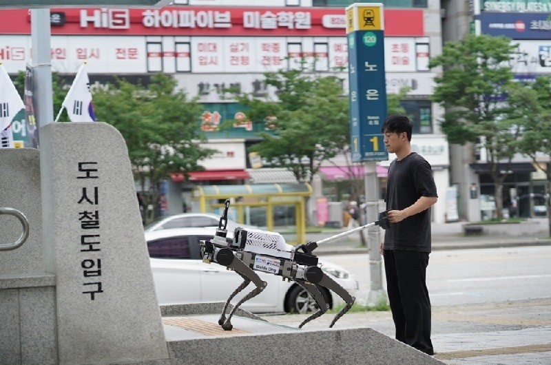 대전교통공사, AI 시각장애인 길 안내 로봇 도시철도 실증