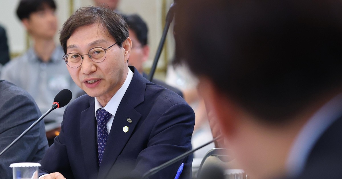 김성주 국민연금공단 이사장이 16일 청와대 영빈관에서 열린 보건복지부, 식품의약품안전처, 성평등가족부, 국민권익위원회 2차 업무보고에서 발언을 하고 있다. /청와대통신사진기자단, 뉴스1