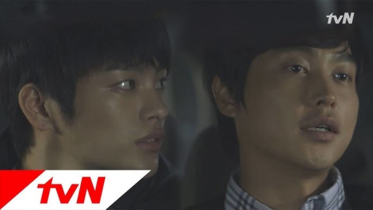 '응답하라 1997' 출연하며 인기 끌었던 배우 송종호(왼쪽)과 서인국(오른쪽).. 당시 '응답하라 1997'에서 두 사람은 형제로 출연했다. / tvN '응답하라 1997'