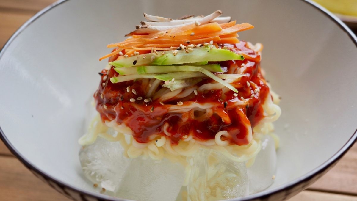 비빔국수 자료사진. / sungsu han-shutterstock.com
