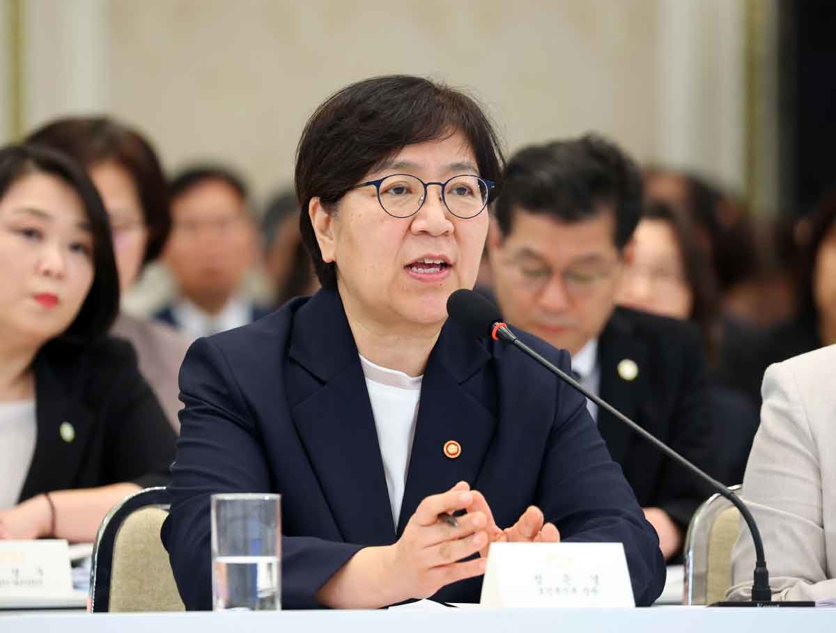 정은경 보건복지부 장관이 16일 청와대 영빈관에서 열린 보건복지부, 식품의약품안전처, 성평등가족부, 국민권익위원회 2차 업무보고에서 보고를 하고 있다. / 뉴스1