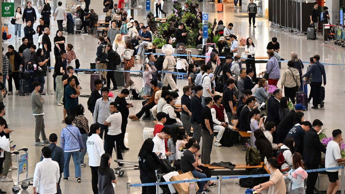 인천국제공항 제1터미널 입국장이 관광객들로 붐비고 있다. / 연합뉴스