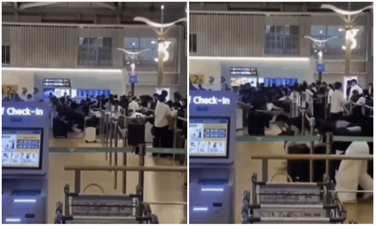 인천공항 출국장 체크인 카운터에서 발생한 새치기 모습 / 온라인 커뮤니티, 연합뉴스