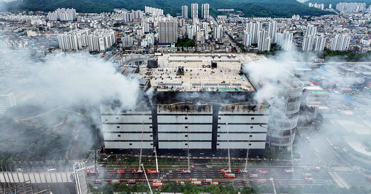 소화용수 퍼붓고 장맛비까지 내렸는데…불길 여전한 쿠팡물류센터 '내부 상황'