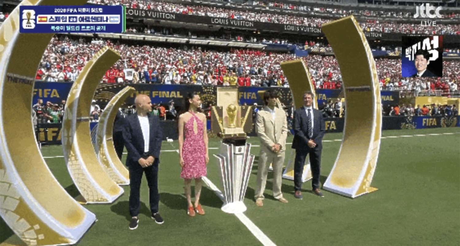 이건 예상 못했다... 한국 여배우, 월드컵 결승전 무대에 깜짝 등장