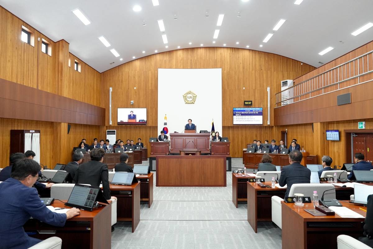 경주시의회는 7월 20일 의회 본회의장에서 제299회 임시회 제1차 본회의를 열고 11일간의 의사일정에 들어갔다./이하 경주시의회