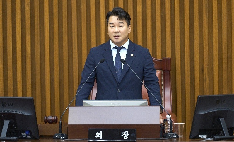 강정수 대전 서구의회 의장이 20일 열린 제297회 임시회 제1차 본회의에서 개회사를 하고 있다./사진=대전 서구의회