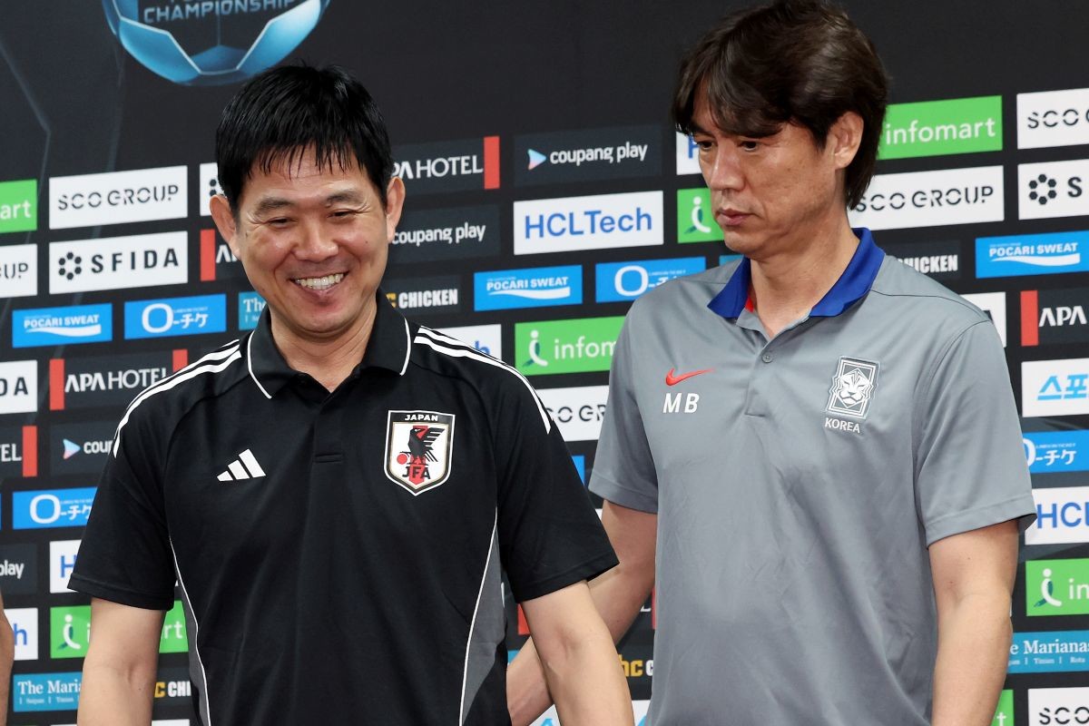 모리야스 하지메 일본 축구 국가대표팀 감독과 홍명보 전 대한민국 축구 국가대표팀 감독. / 뉴스1