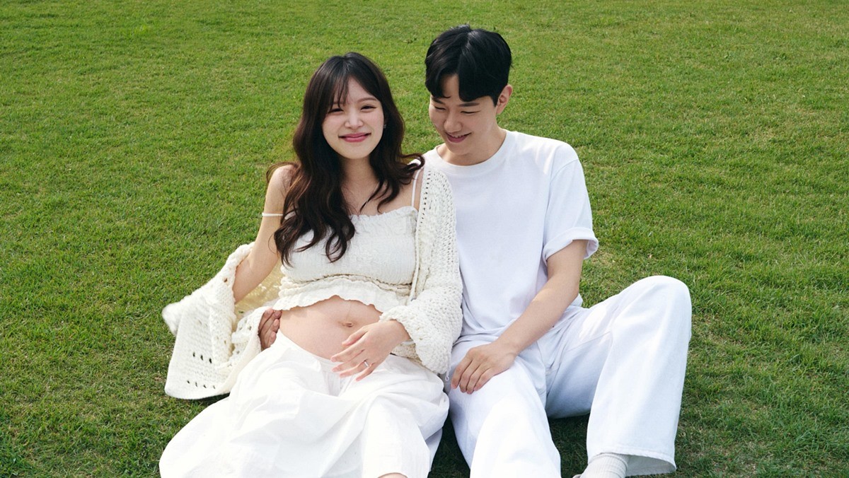 김지영과 남편 윤수영이 함께 찍은 만삭 사진 / 김지영 인스타그램
