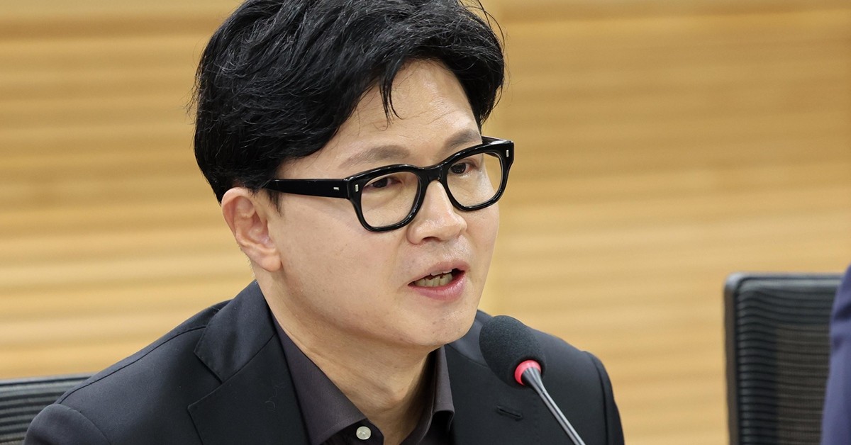 한동훈 무소속 의원이 23일 서울 여의도 국회 의원회관에서 열린 '참정권 피해사태와 선거제도 개혁 국회 토론회'에서 격려사를 하고 있다. / 뉴스1