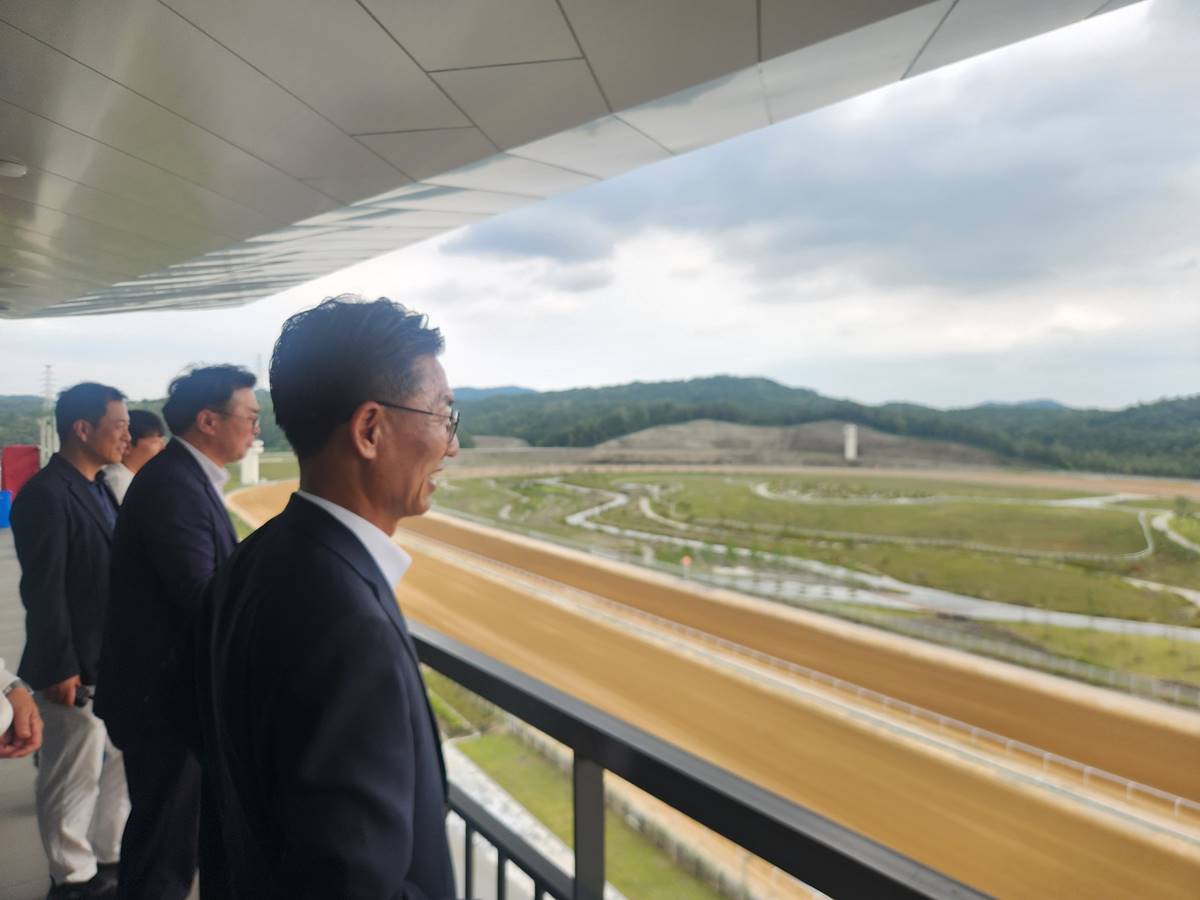김병삼 영천시장, 영천경마공원 찾아 첫 모의경주 점검 