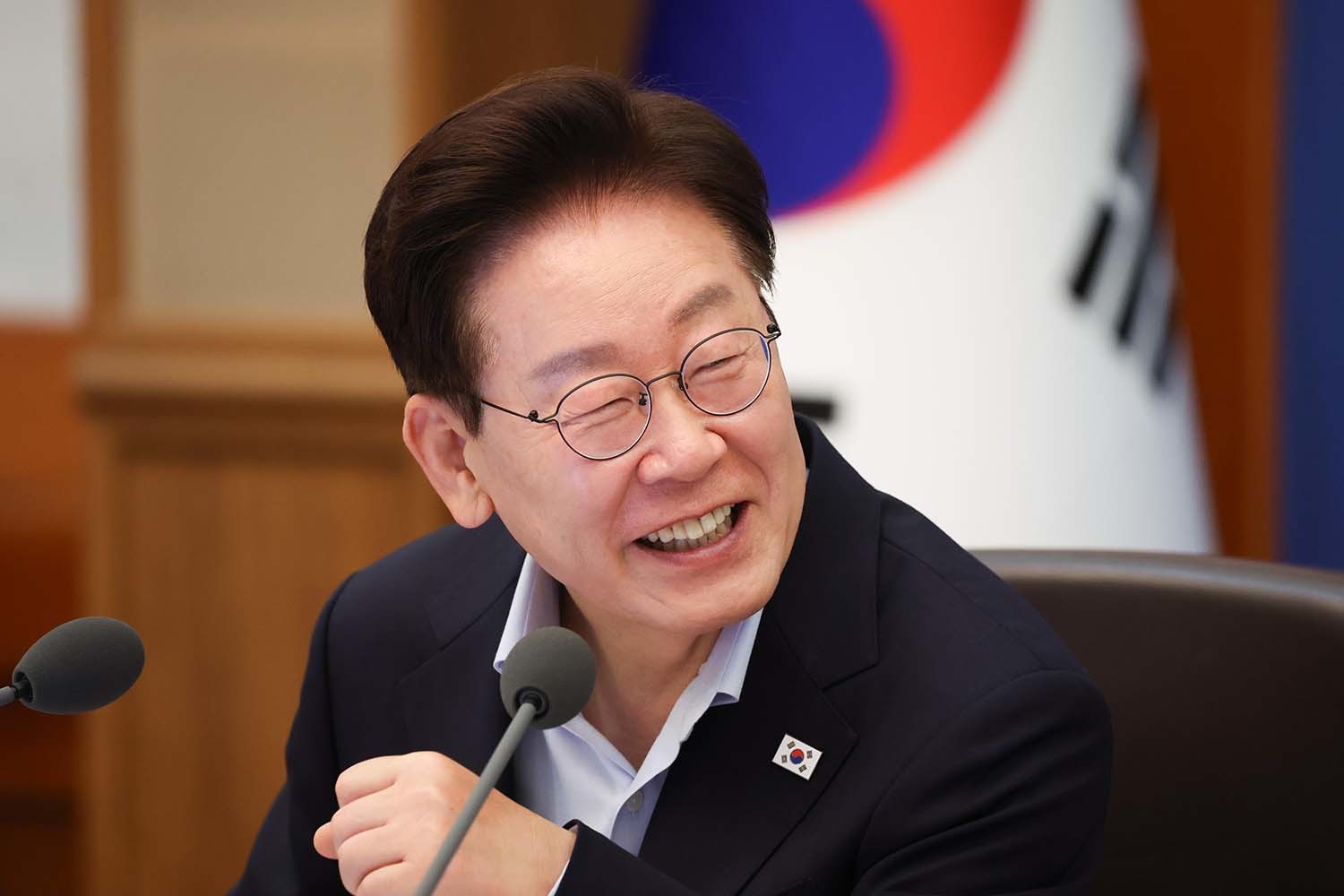 이재명 대통령이 21일 청와대에서 열린 국무회의에서 발언을 하고 있다. / 뉴스1