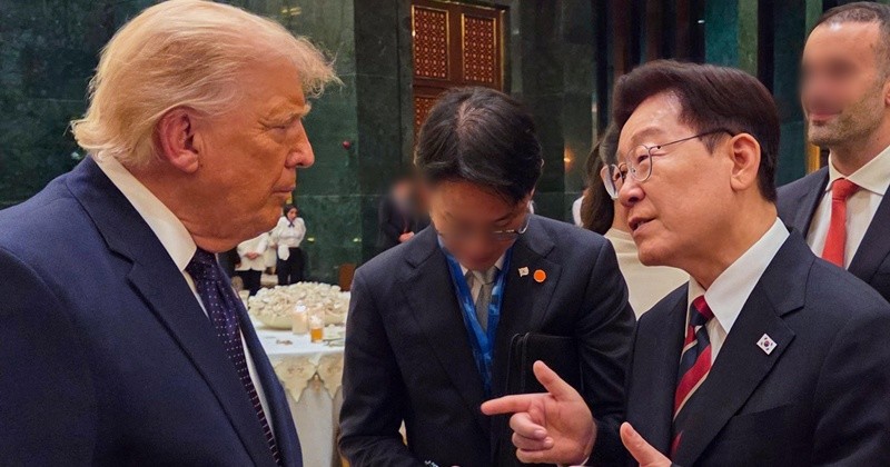 북대서양조약기구(NATO·나토) 정상회의에 참석 중인 이재명 대통령이 7일(현지시간) 튀르키예 앙카라 대통령궁에서 열린 튀르키예 대통령 내외 주최 공식 환영만찬에서 도널드 트럼프 미국 대통령과 대화하고 있다. 2026.7.8/뉴스1