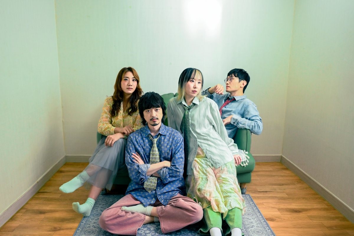 밴드 '브로콜리너마저' 단체 사진. (왼쪽부터) 멤버 잔디, 동혁, 류지, 덕원. / 스튜디오브로콜리 제공
