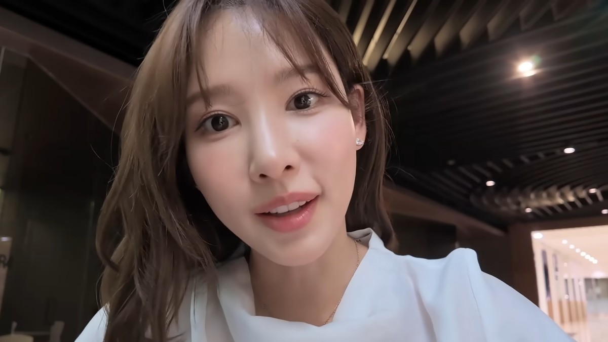 이나연 유튜브 채널에 게재된 '저 아직 백수 아닙니다' 영상 일부. / 유튜브 '일단이나연 NAYEON'
