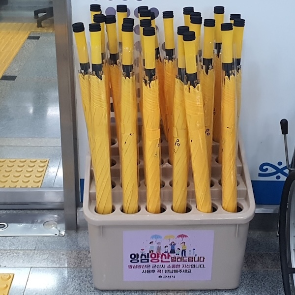 군산시, 지역 맞춤형 폭염대책 본격 추진…‘양심양산’·‘시원한 생수’ 지원