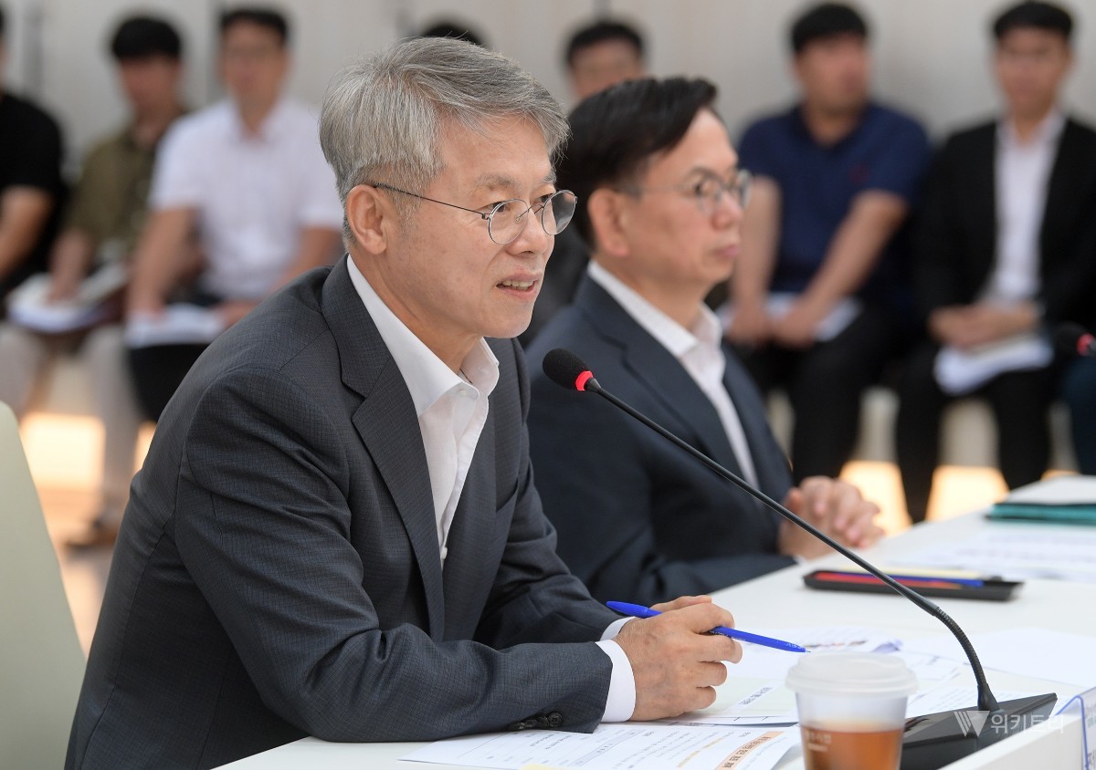민형배 전남광주통합특별시장이 23일 오전 광주청사 중회의실에서 열린 ‘통합특별시 제1차 공공기관장 회의’를 주재하고 있다. /전남광주통합특별시