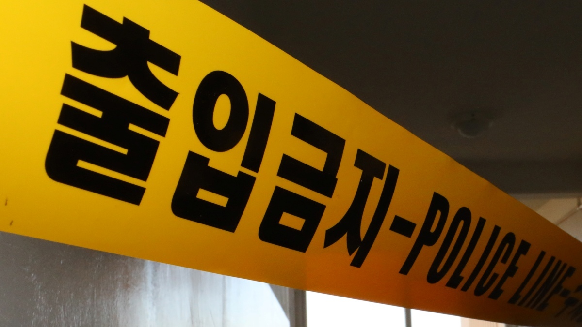 “집 앞에 택배가 쌓여 있다”…아파트서 부패한 60대 시신 발견