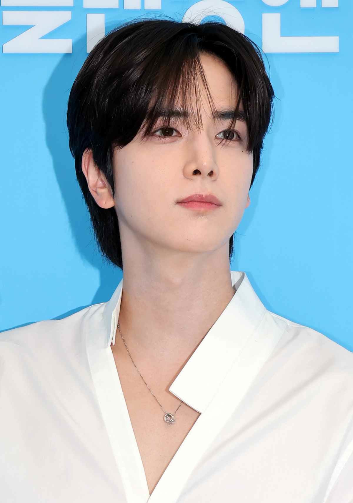 더보이즈 영훈이 지난 5월 서울 성동구 LES601 성수에서 열린 센카 팝업 기념 포토행사에 참석해 포즈를 취하고 있다. / 뉴스1