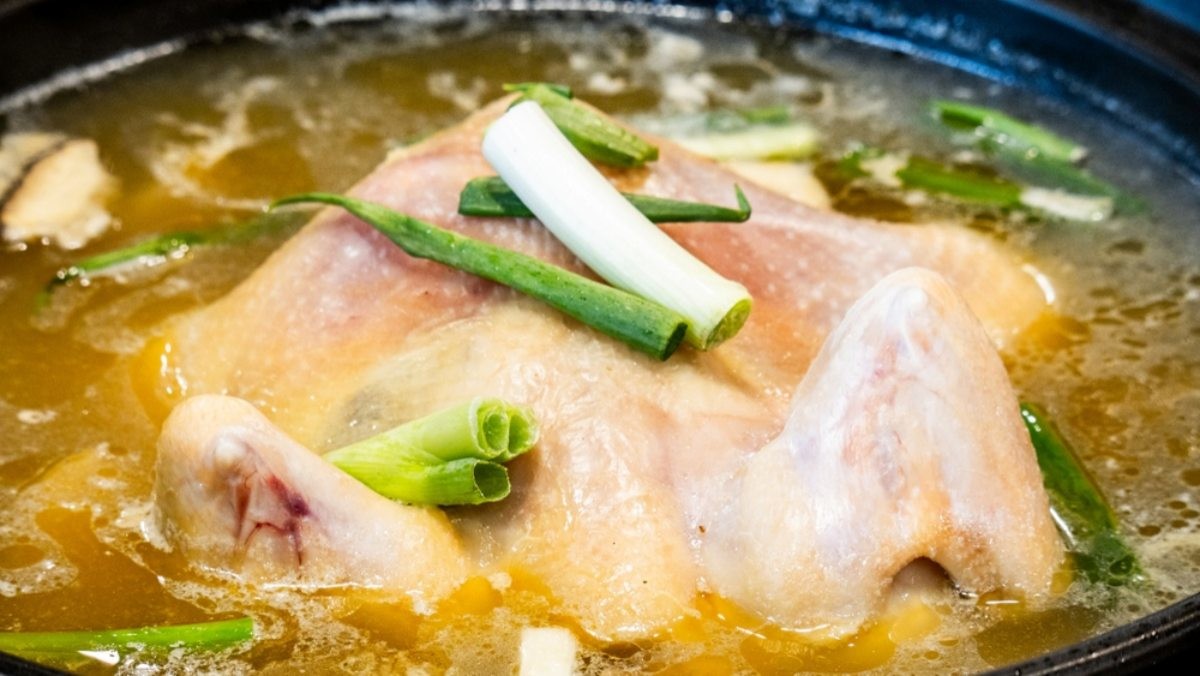 삼계탕 자료사진. / Caillou Wang-shutterstock.com