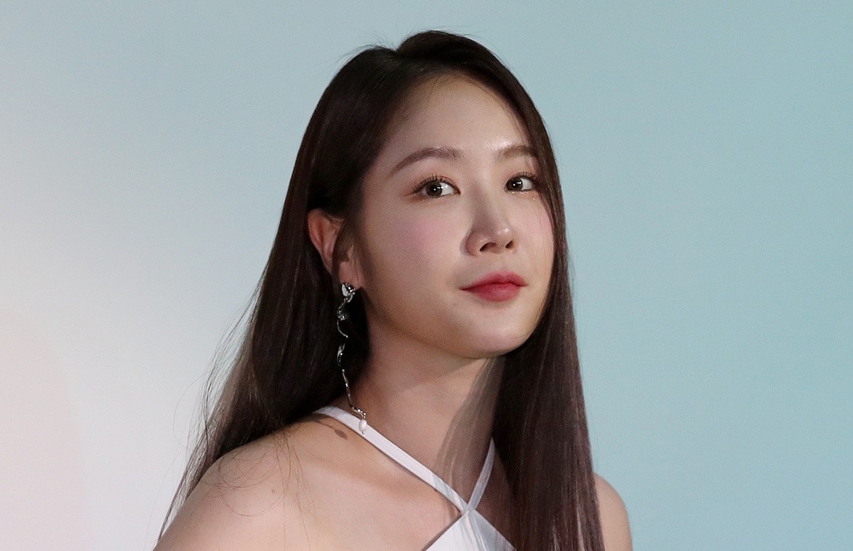 가수 소유 자료 사진. 소유(강지현)의 부친이 별세했다. 향년 70세. 소유는 25일 부친상을 당한 뒤 서울 이대목동병원장례식장에 마련된 빈소에서 조문객을 맞고 있는 것으로 전해졌다. 발인은 오는 27일에 엄수되며 장지는 수원연화장이다. / 뉴스1