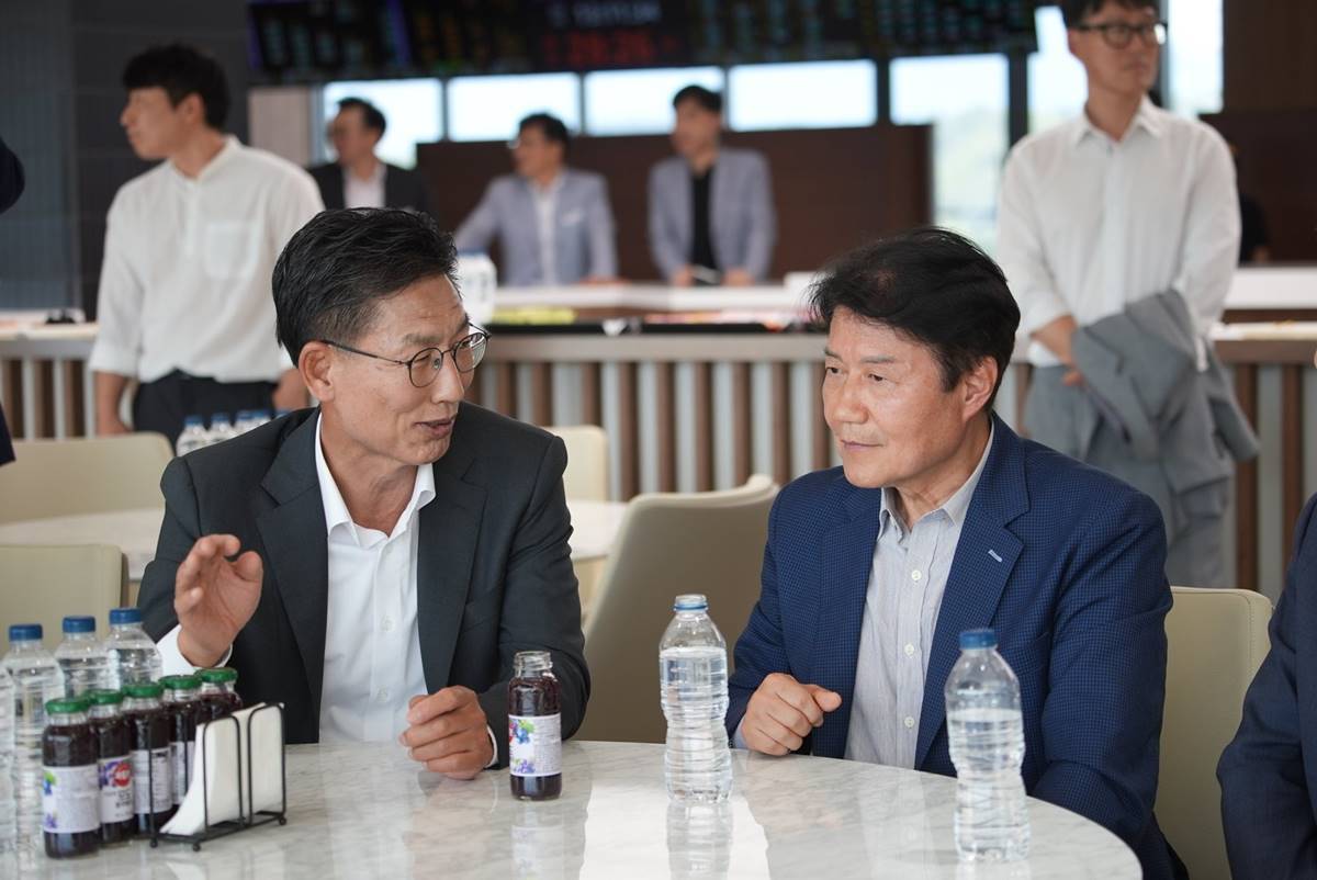김병삼 영천시장, 마사회 본사 영천 이전 공식 제안