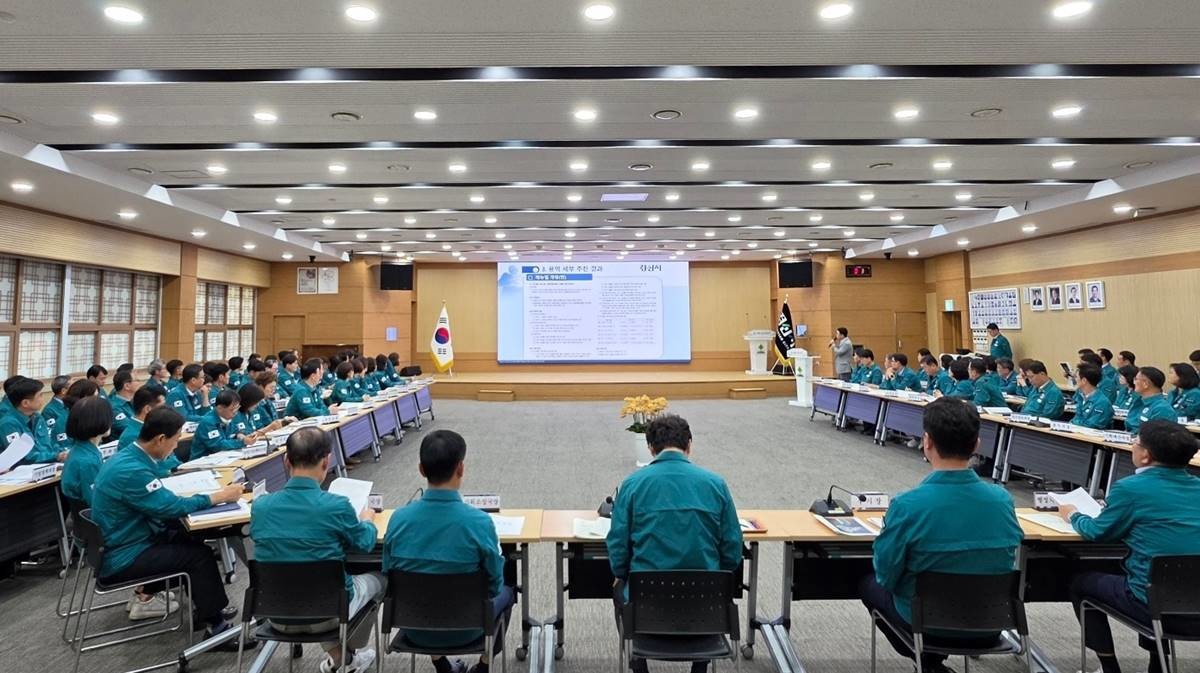 지난 24일 경산시청에서 중대시민재해 예방 표준 매뉴얼 개정 용역 보고회가 열리고 있다./경산시