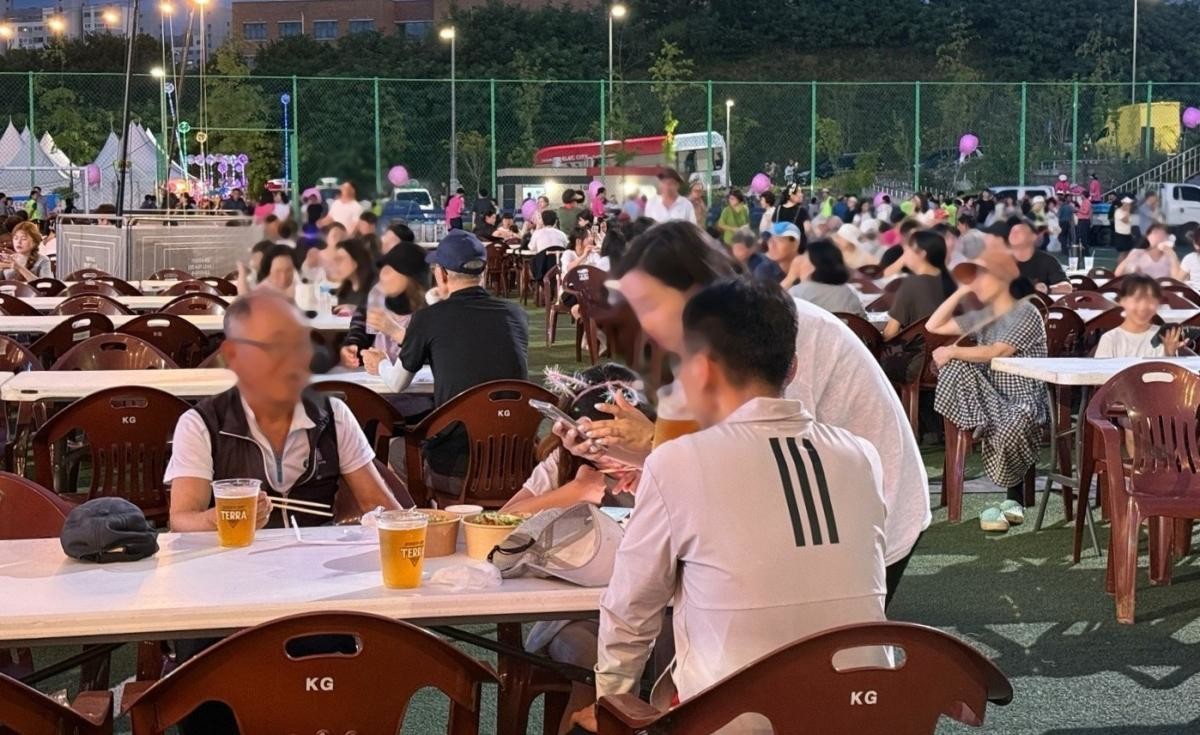 조치원복숭아축제 프로그램 중 하나인 피치비어나잇이 열리고 있다. / 세종시 제공.