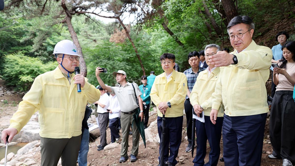 계곡 자리세, 이제 스마트폰으로 확인한다… 행안부, 하천 불법시설 신고 시스템 8월 도입
