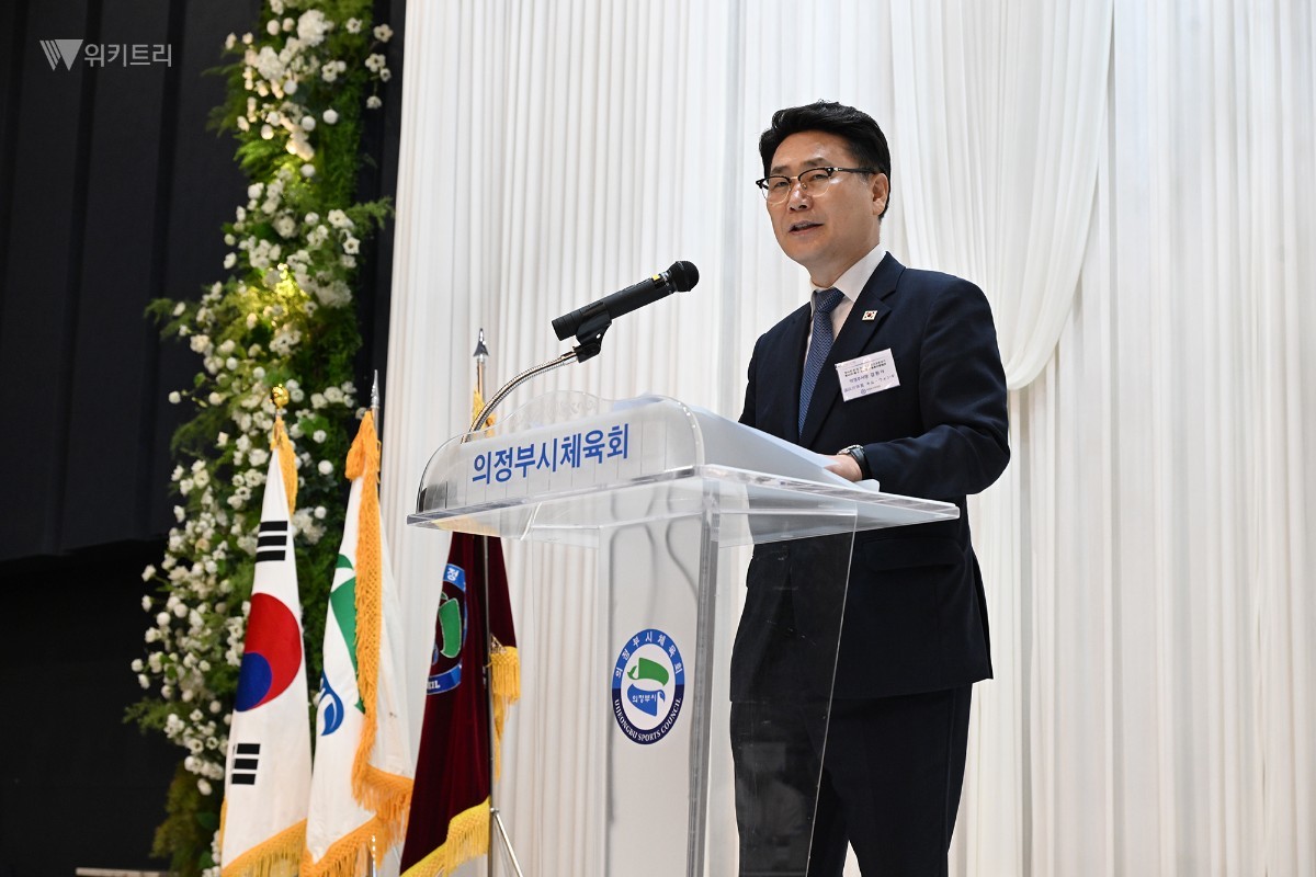 김원기 의정부시장이 7월 25일 경민대 웨딩홀에서 열린 일본 시바타시 선수단 환영연에서 환영사를 하고 있다