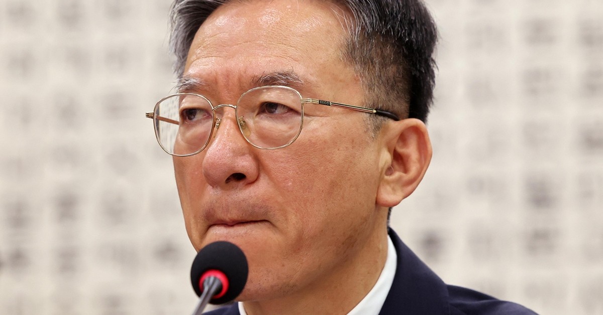 정성호 법무부 장관이 27일 오전 서울 여의도 국회에서 열린 법제사법위원회 전체회의에서 생각에 잠겨 있다. / 뉴스1