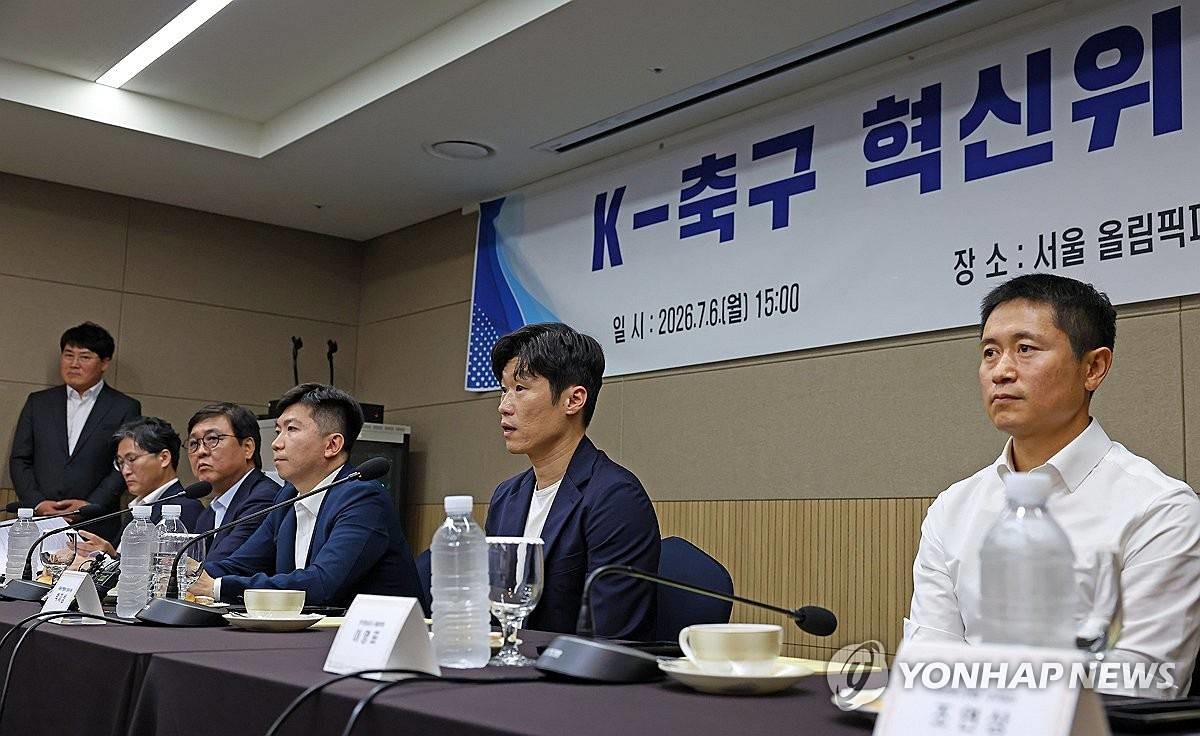 지난 6일 서울 송파구 서울올림픽파크텔에서 열린 K-축구혁신위원회 출범식에서 공동위원장인 박지성 국제축구연맹 분과위 위원이 발언하고 있다 / 문체부 제공, 연합뉴스