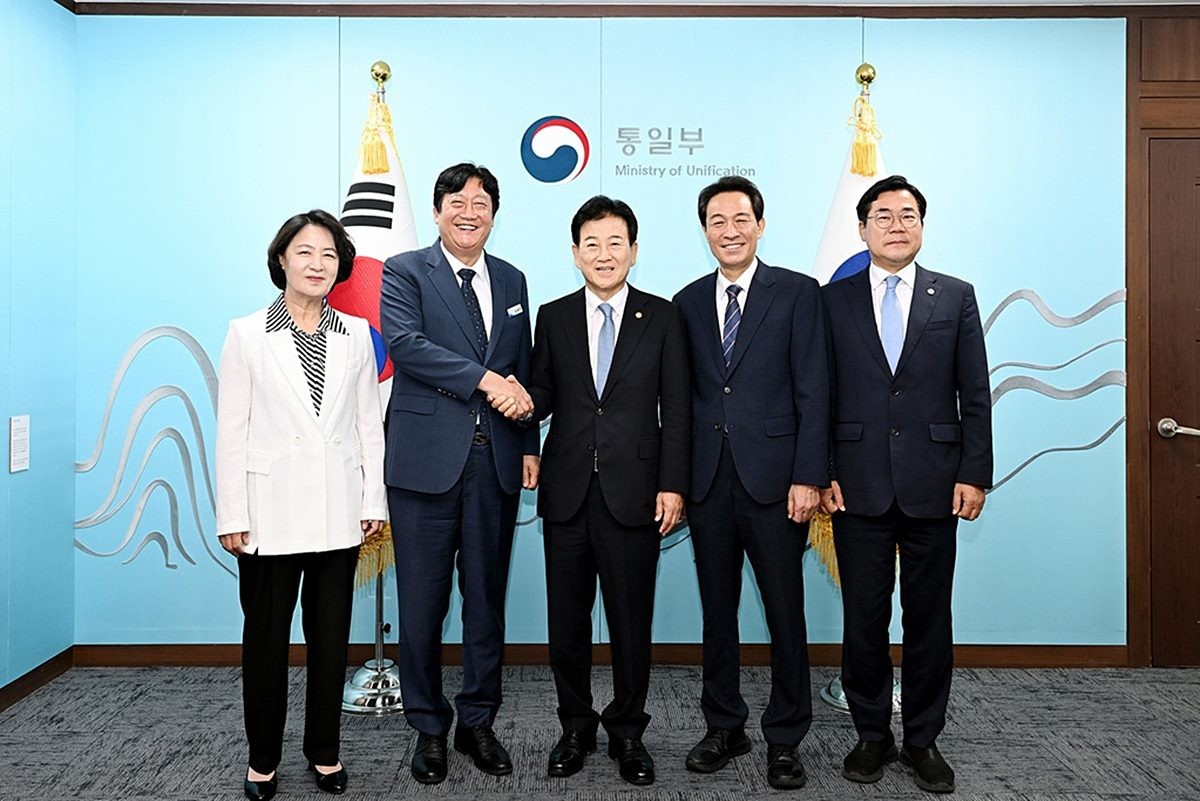 손배찬 파주시장(왼쪽 두번째)