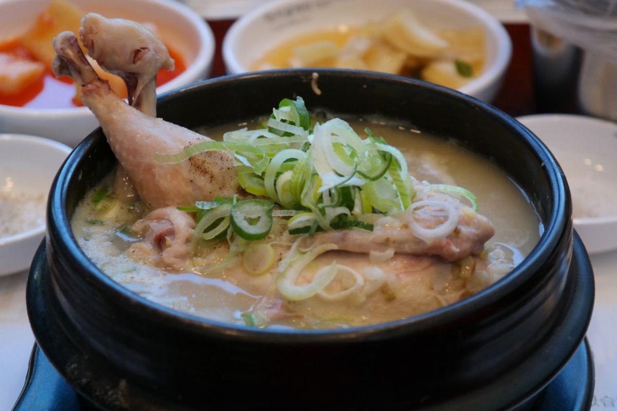 삼계탕 자료사진. / Hyung min Choi-shutterstock.com