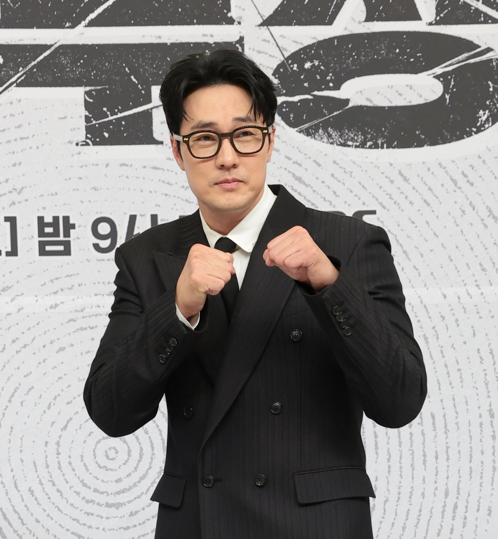 배우 소지섭이 6월 25일 오후 서울 양천구 SBS 목동 사옥에서 열린 SBS 금토드라마 '김부장' 제작발표회에 참석해 포즈를 취하고 있다. / 뉴스1