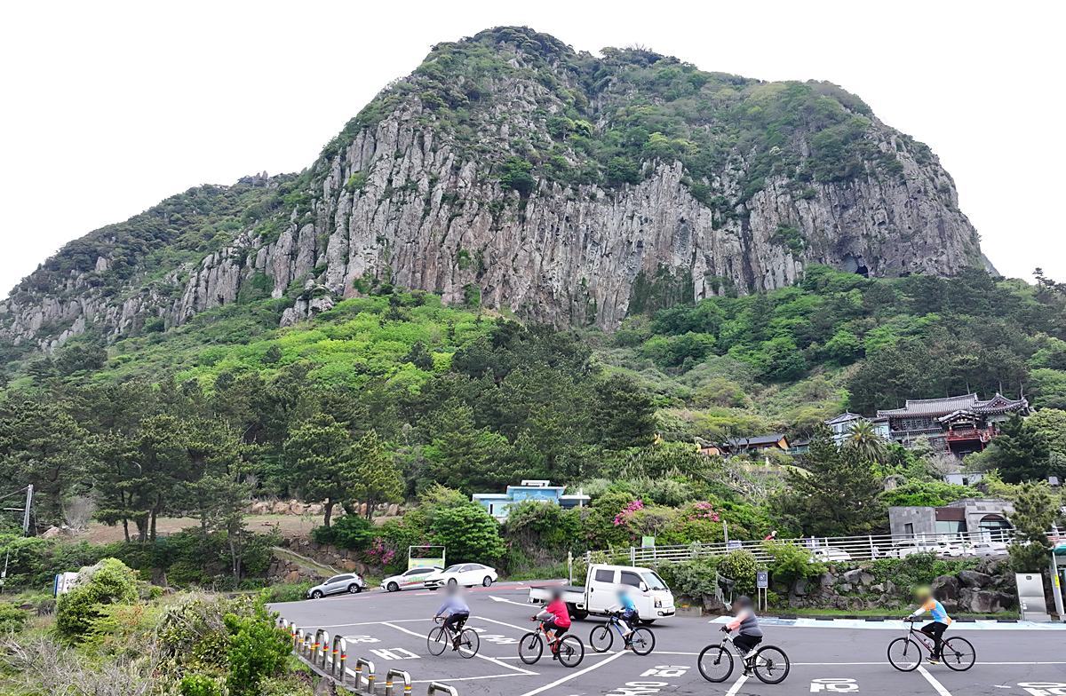 제주 산방산 '이 구역'에 올랐다가 벌금 500만 원 선고…이유는?