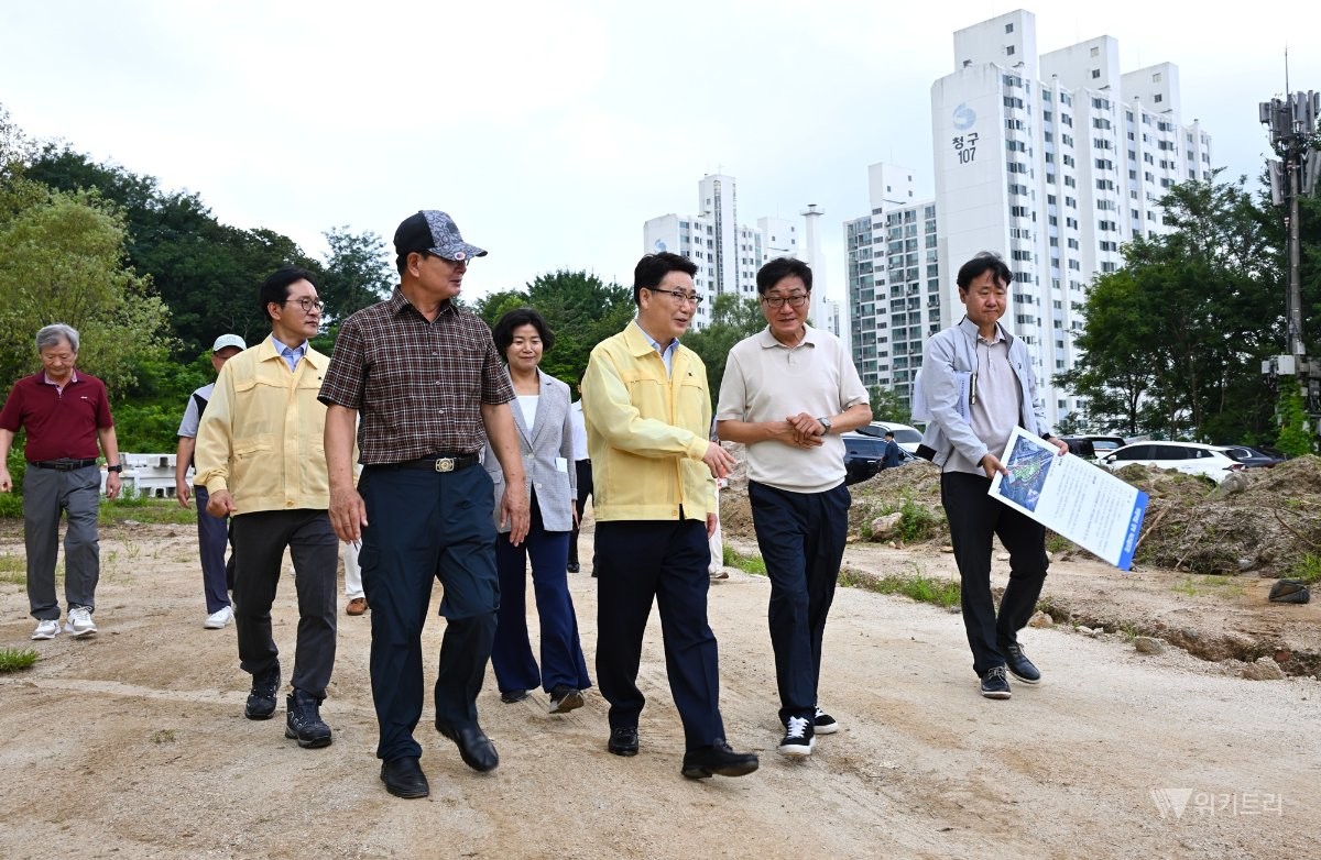 김원기 의정부시장은 7월 28일 민락동 부용터널 상부 파크골프장 조성 대상지를 찾아 사업 추진 상황을 점검했다