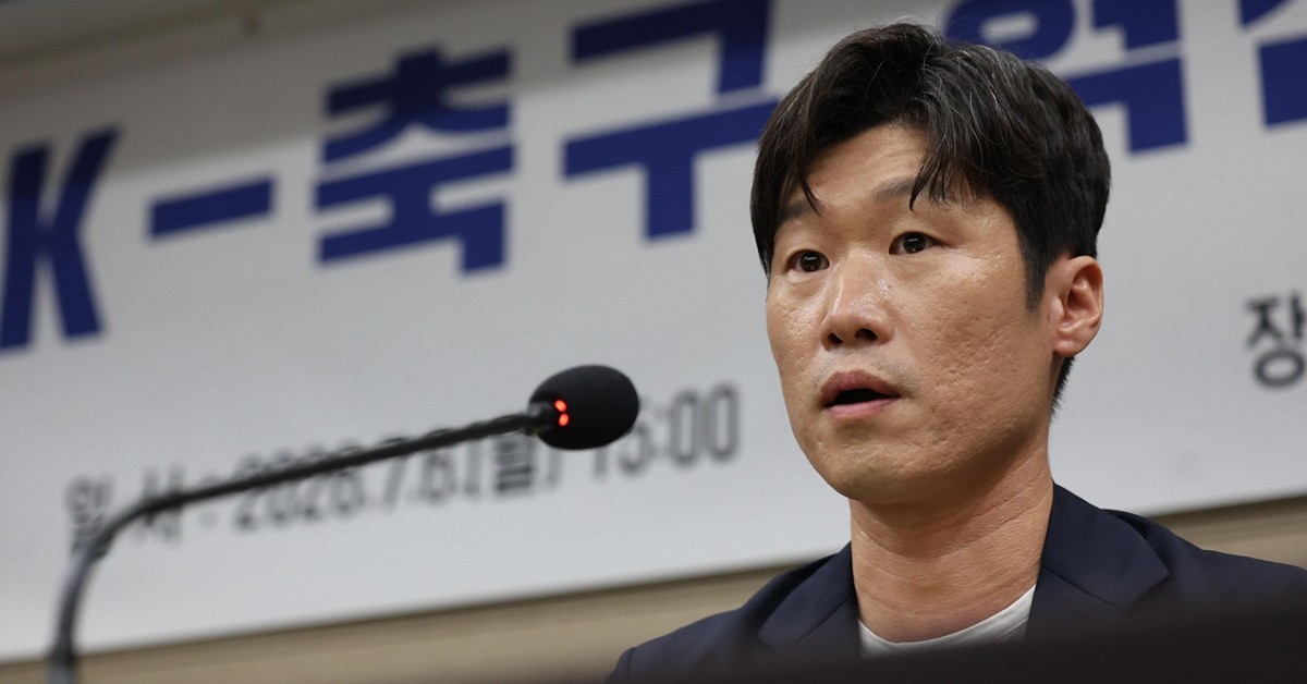박지성 K-축구혁신위원회 공동위원장이 지난 6일 오후 서울 송파구 올림픽파크텔에서 열린 출범식에서 모두발언을 하고 있다. / 공동취재단, 뉴스1