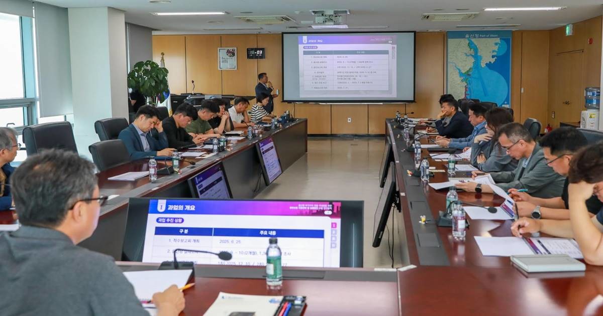 국내 최대 산업지원 항만인 울산항이 연간 33조원이 넘는 생산유발 효과를 창출하며 울산경제를 떠받치는 핵심 산업기반으로 확인됐다. / 사진제공=울산항만공사