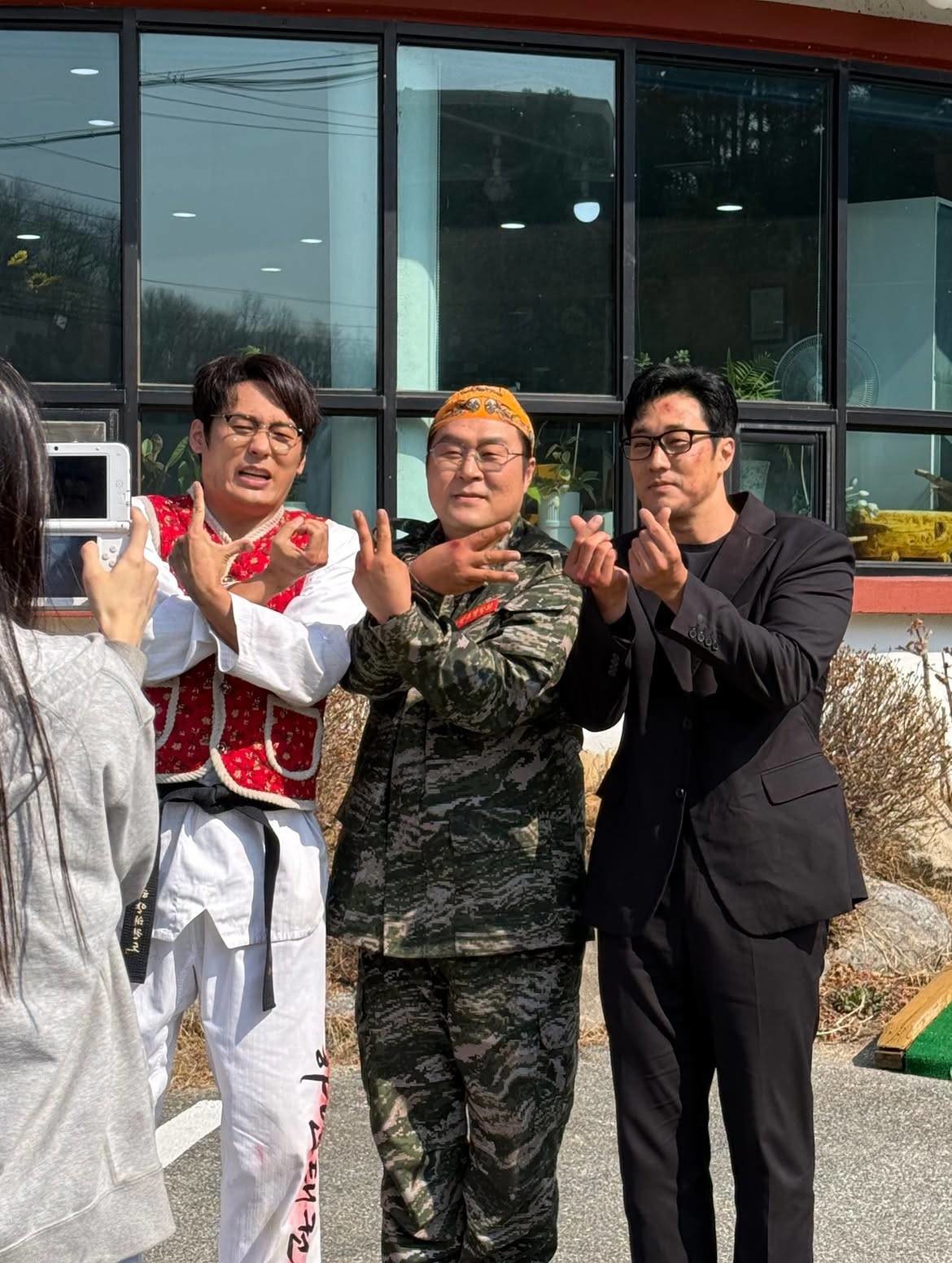 소지섭이 지난 19일 자신의 인스타그램을 통해 김부장 촬영 현장 사진을 공개했다. / 소지섭 인스타그램