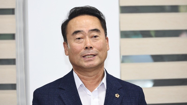조성칠 대전시의장, 교육청에 "의회 너무 쉽게 생각" 공개 비판