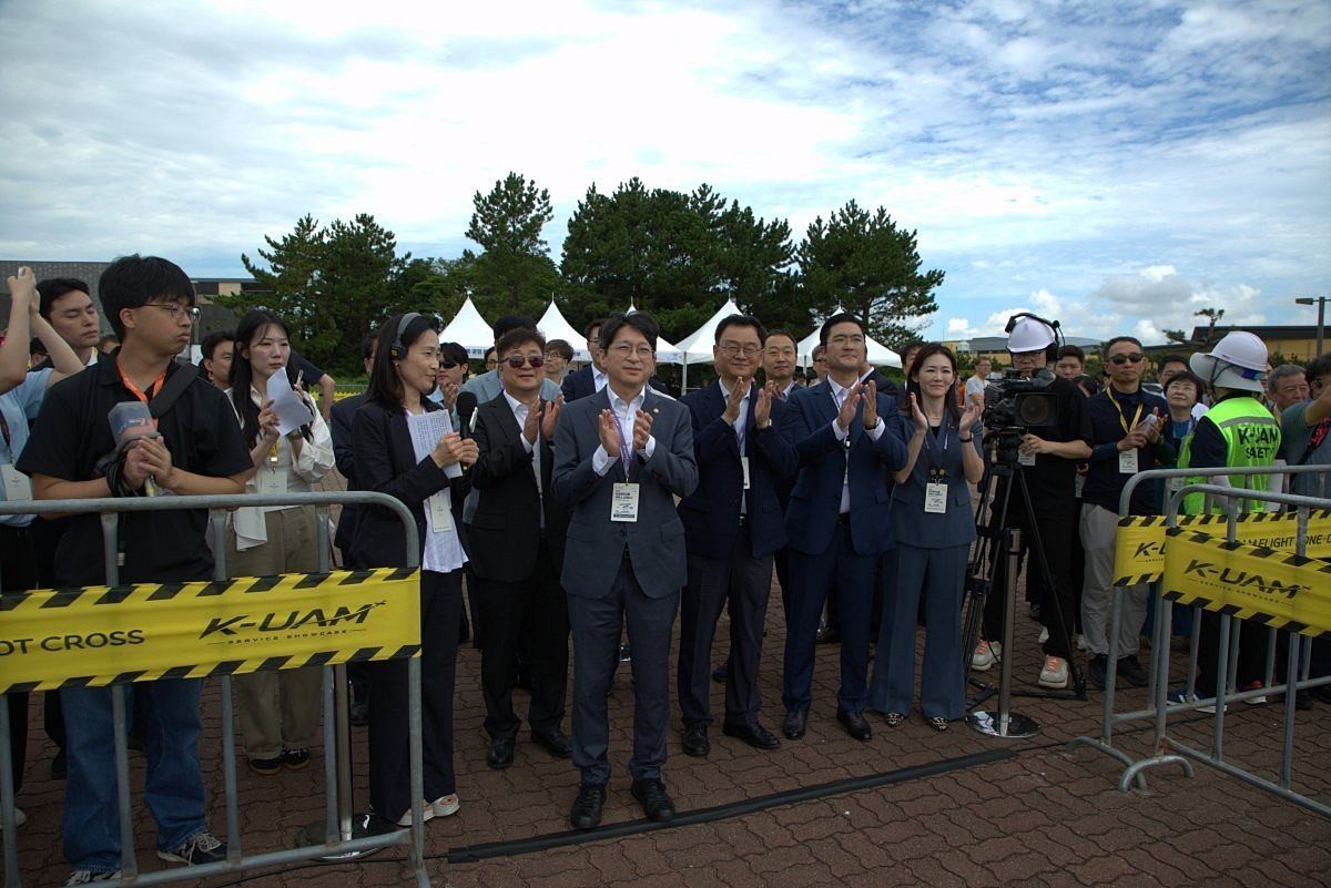2026 도심항공교통(UAM) 서비스 쇼케이스 현장에 참석한 민경선 고양특례시장과 관계기관 관계자