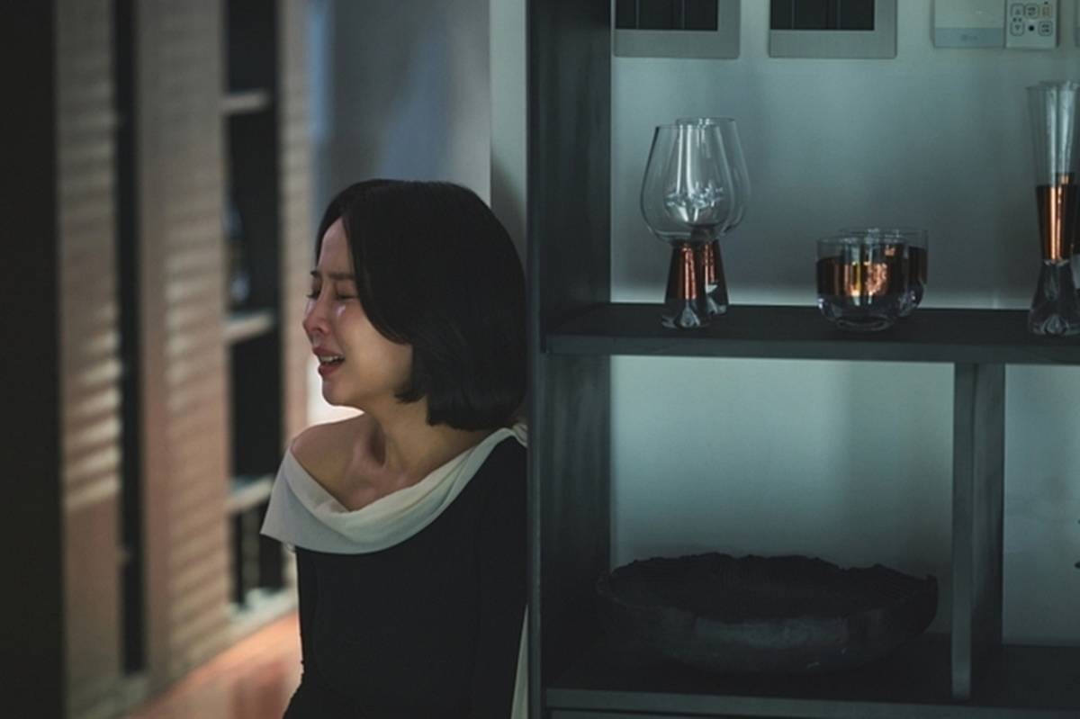 오열하는 조여정 / 쿠팡플레이