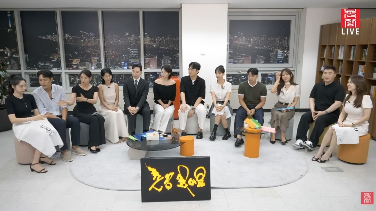 '나는 솔로' 32기 멤버들. 라방에 상철, 경수는 출연하지 않았다. / 유튜브 '촌장엔터테인먼트TV'