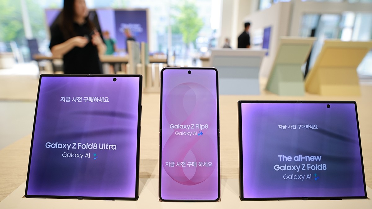 삼성스토어에 전시 중인 갤럭시8 시리즈 / 뉴스1